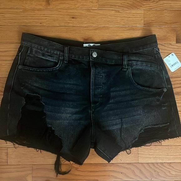 NWT BLACK DENIM FREE PEOPLE DISTRESSED JEAN SHORTS! - Picture 2 of 11